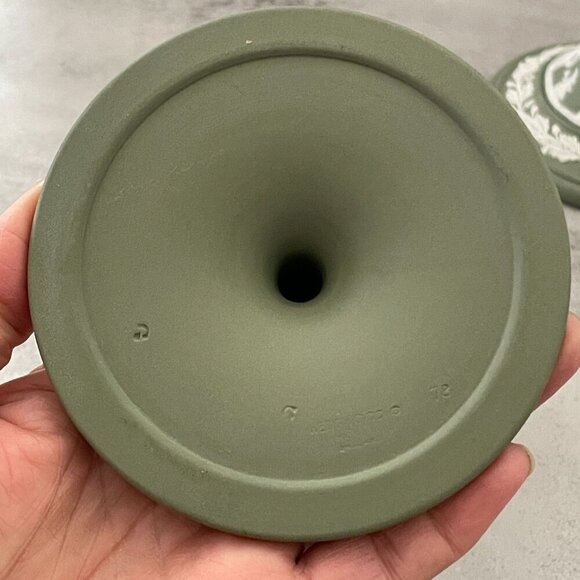 Wedgwood Green Jasperware White Cameo Set of Two 5" Reading Candlesticks c.1978 - Picture 8 of 11